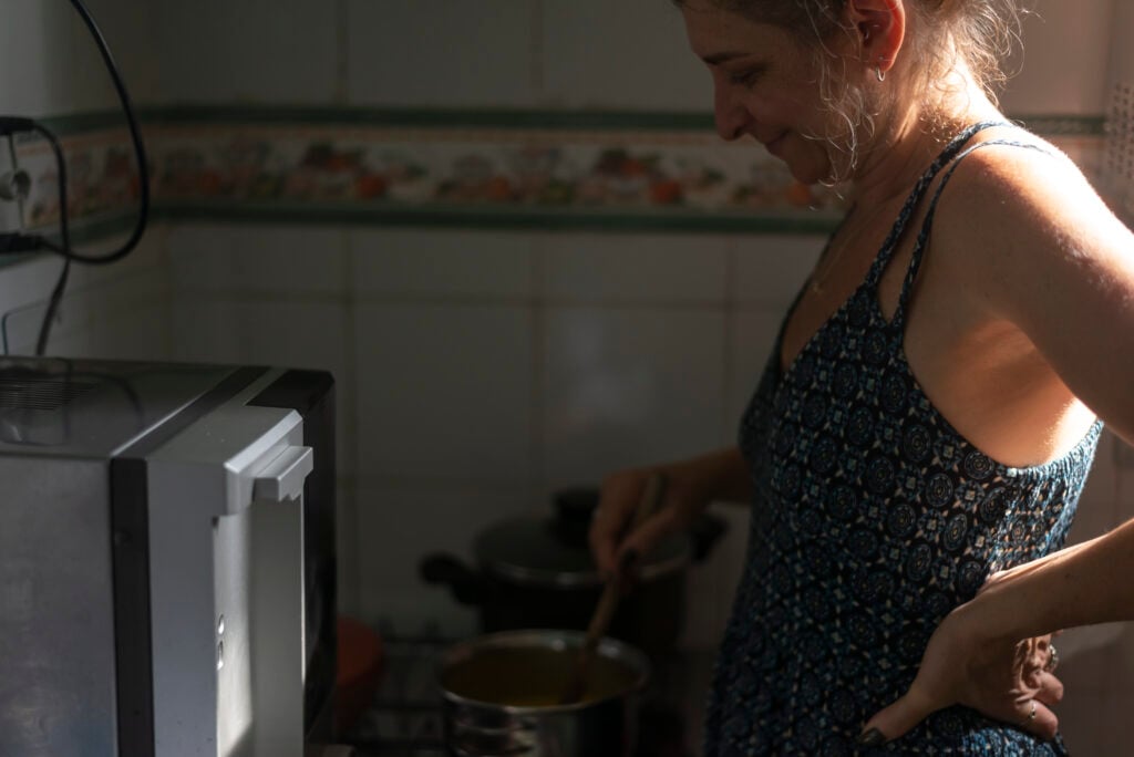 Can a Power Station Run an Electric Stove