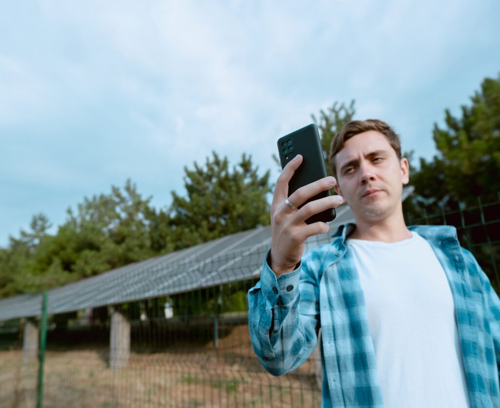 How Long Can a Power Station Run a Cell Phone