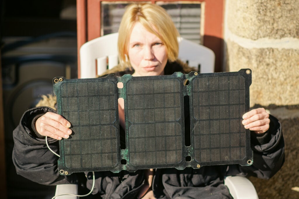 How Many Solar Panels for a 2000Wh Power Station